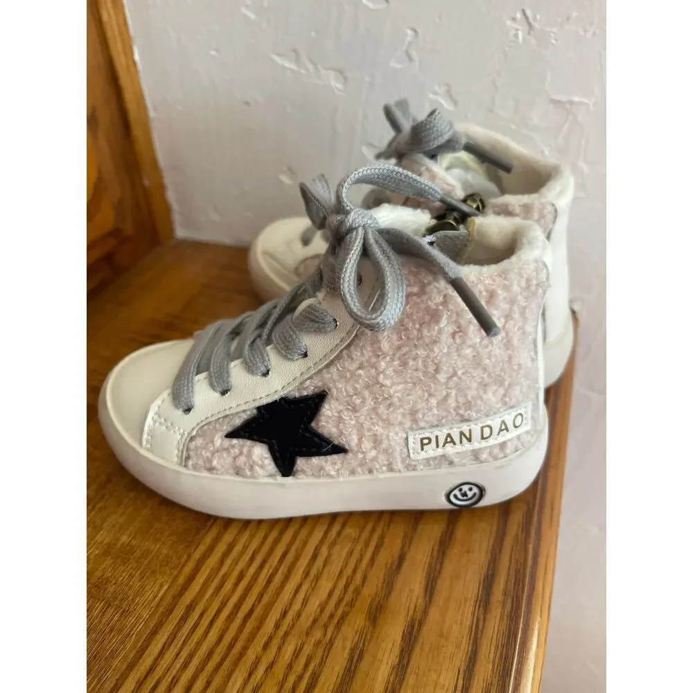 Kids Toddler Sherpa zip up lace up sneaker size 6